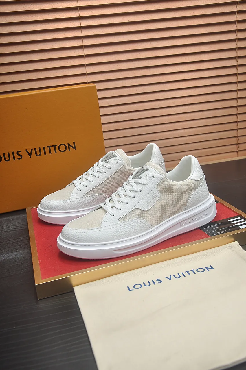 Men's men's shoes 💰640💶Original development, quality shipping, welcome to compare - LV sneaker series sports shoes introduce the loose silhouette of the ready-to-wear series into the spring and summer men's wear shows and make an eye-catching appearance. The cow leather upper is combined with rough fabric laces, and colorful beading highlights the brand's classic elements. LV letters mark the tongue and Monogram floral outsole. Mixed materials Made of top-grain cowhide, thick shoelace design, large Monogram print on the side, mesh lining and cotton feet, the comfort is as extreme as ever, premium heritage, quality first, worth owning! Size: Men’s 38-45 (45 is custom-made and cannot be returned or exchanged)